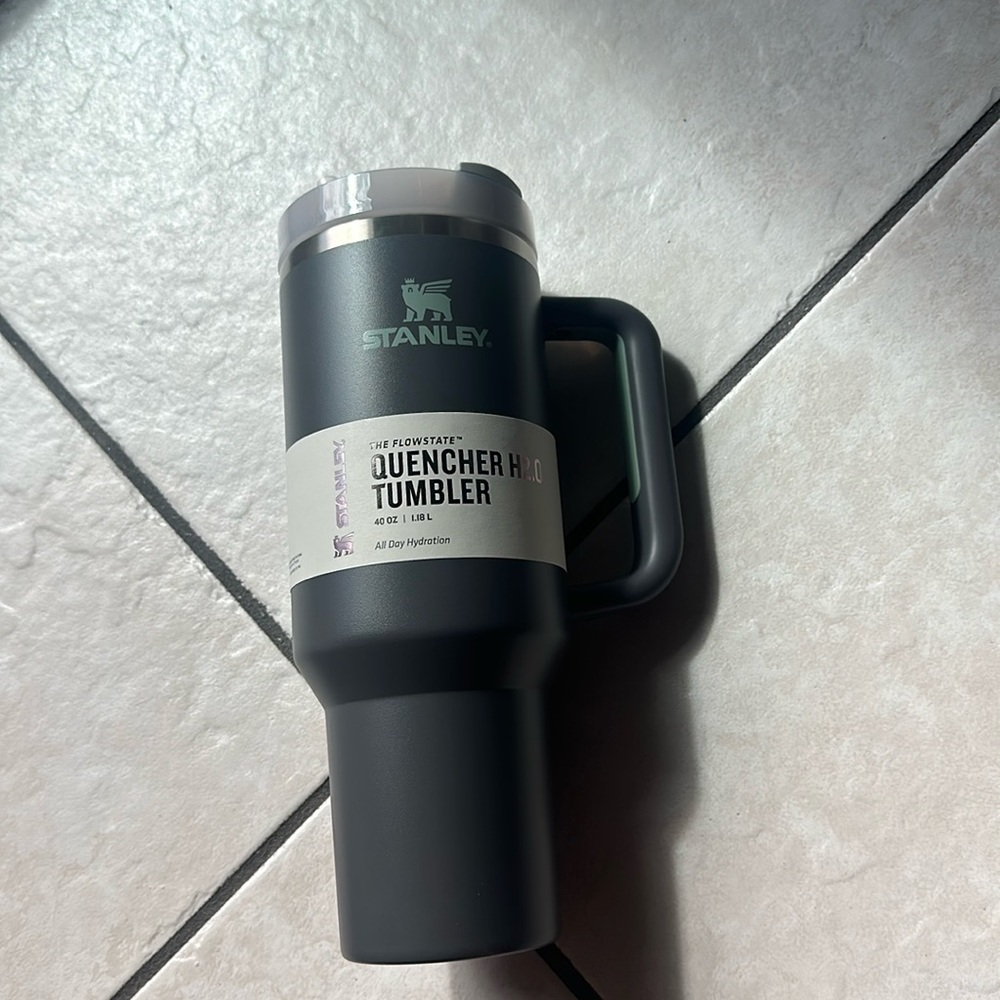 NWT Stanley Charcoal 40 ounce Quencher Tumbler